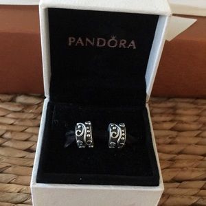 2 Pandora clips